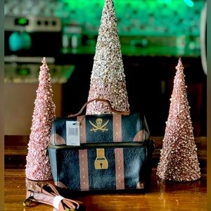 Treasure chest purse 2019 Pirates of the Caribbean Disney Parks